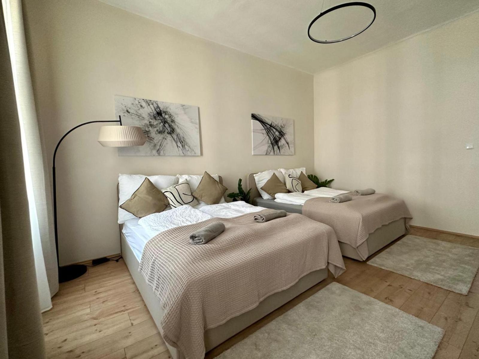 Spacious Apartment, 3 Min To U6 Metro Вена Экстерьер фото